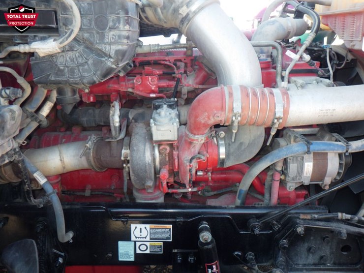 2022-peterbilt-567-image-28