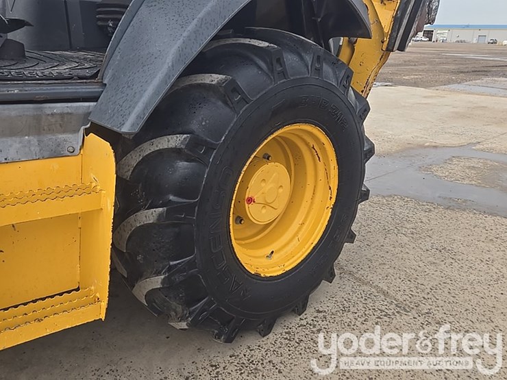 2018-deere-310l-image-14