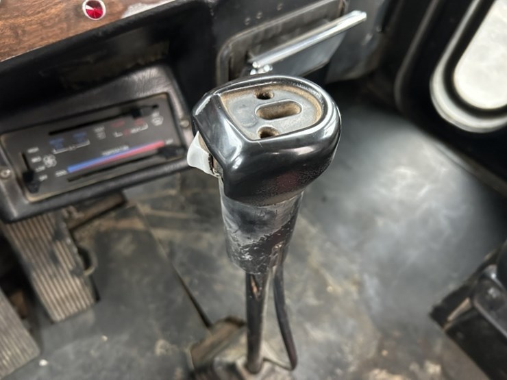 1994-peterbilt-377-image-23