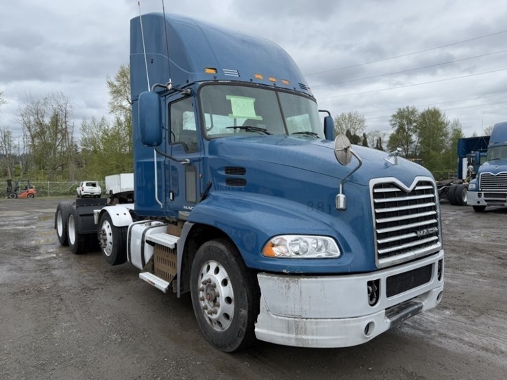 mack-cxu-tri-axle-truck-tractor-image-2