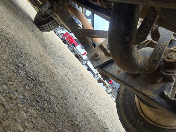 2001-mack-rd690s-image-90