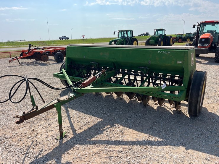 john-deere-8300-image-1