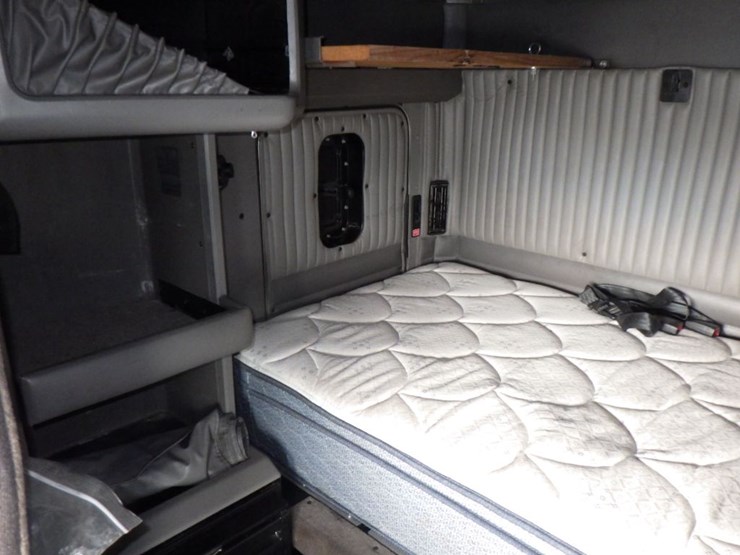 2016-kenworth-t800-image-19