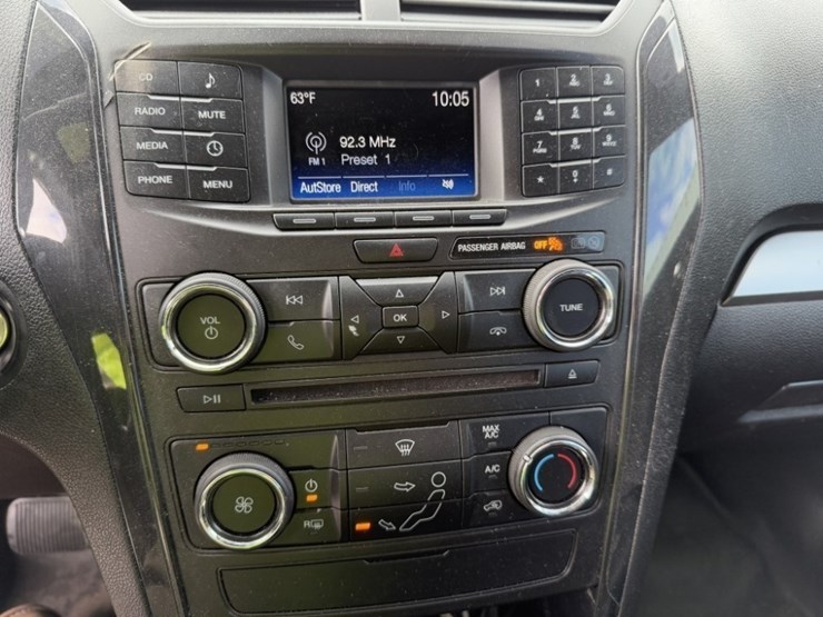 2017-ford-explorer-image-34