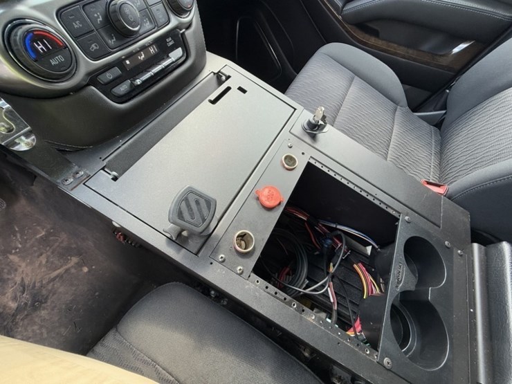 2016-chevrolet-tahoe-image-32