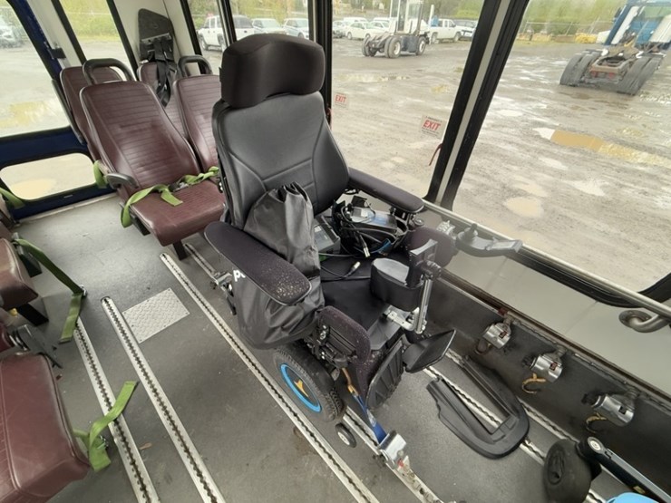 2008-ford-e450-image-27