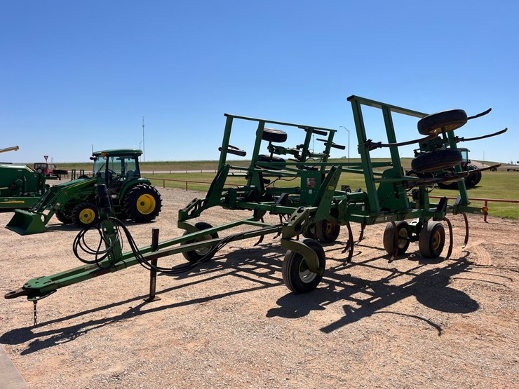 2001-john-deere-2400-image-1