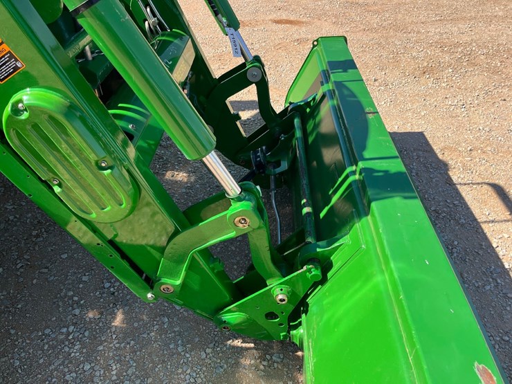 2015-john-deere-6145r-image-11