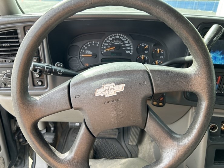 2003-chevrolet-tahoe-image-22