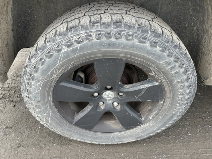 2013-dodge-1500-image-34