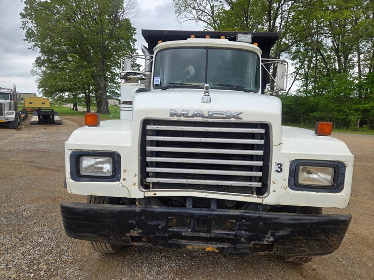 1996-mack-rd690s-image-21