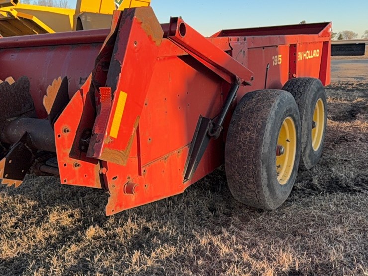 new-holland-195-image-28