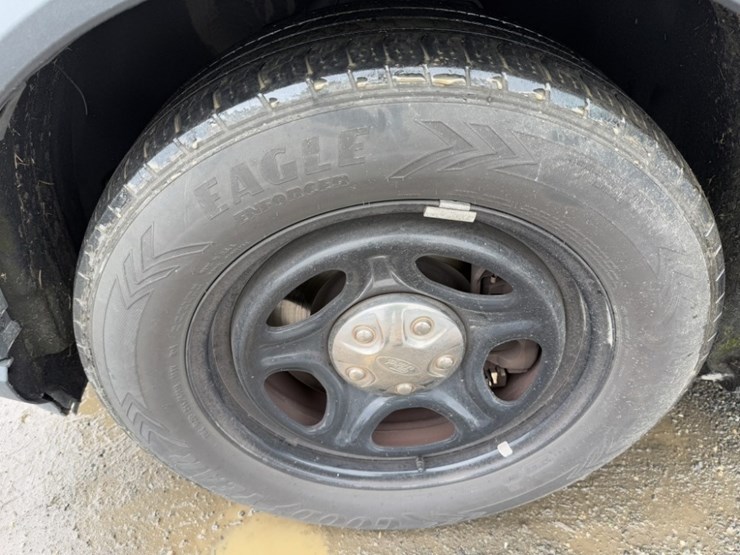 2020-ford-explorer-image-14