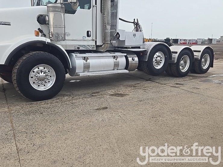 2014-kenworth-t800-image-9