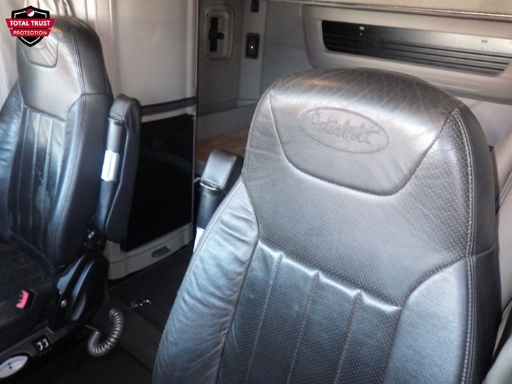 2022-peterbilt-567-image-22