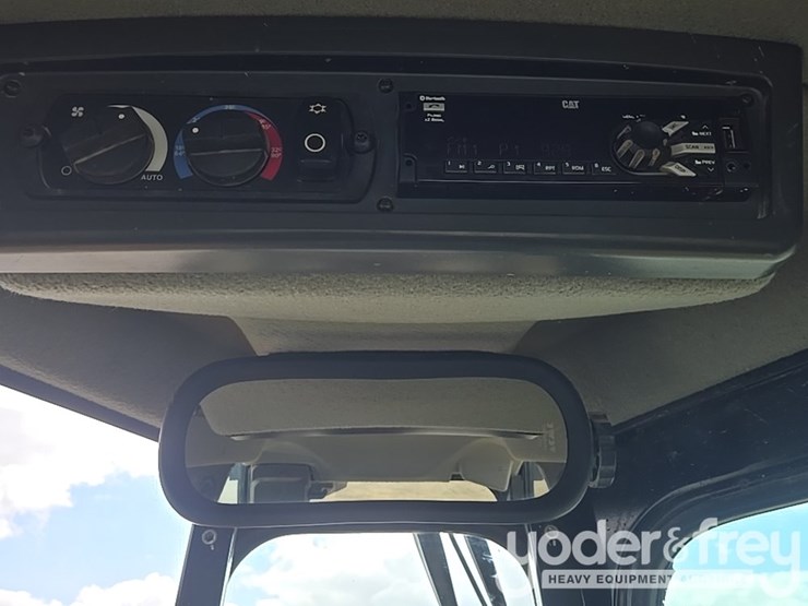 2019-caterpillar-d6-lgp-image-108