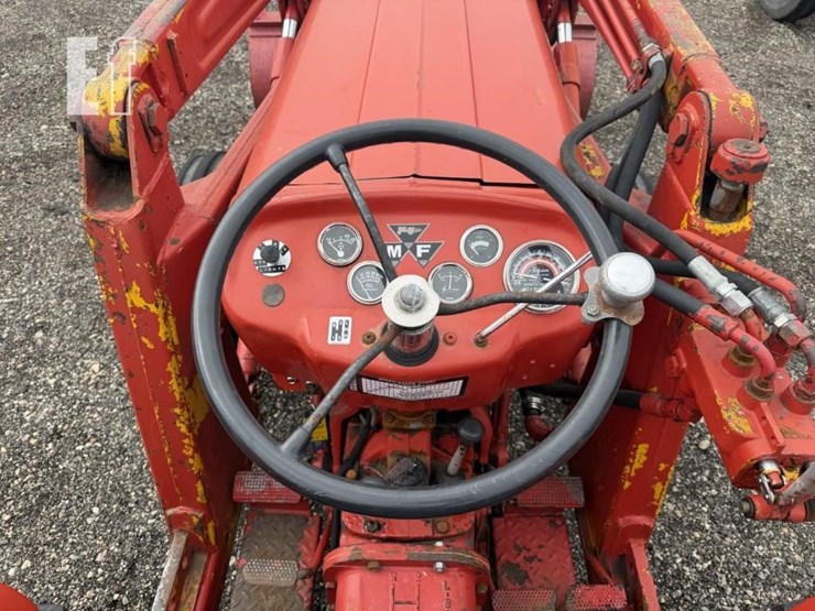massey-ferguson-135-image-17