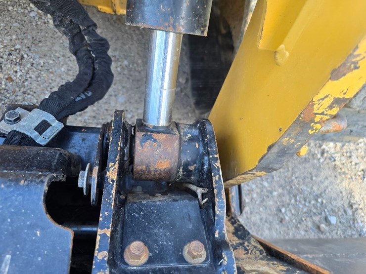 2023-caterpillar-299d3-xe-image-29