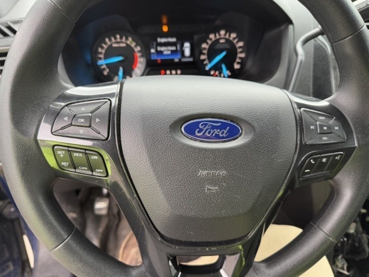 2017-ford-explorer-image-31