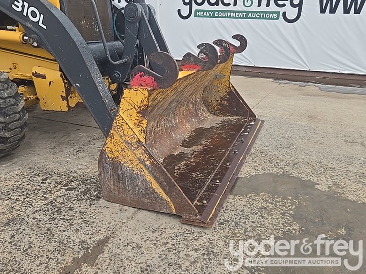 2018-deere-310l-image-22