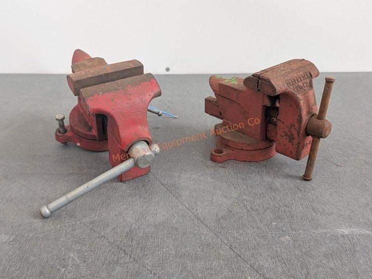 2--small-columbia-bench-vises-image-2