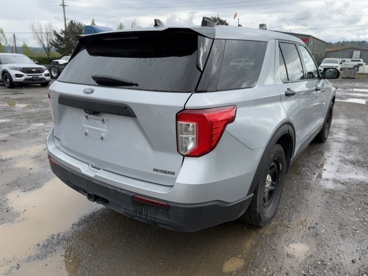 2020-ford-explorer-image-4