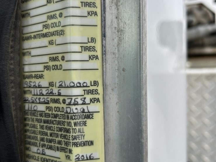 2017-peterbilt-337-image-21