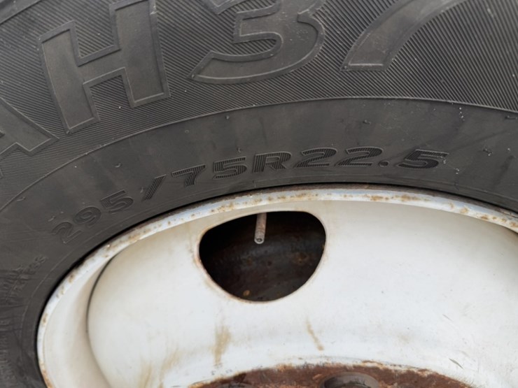 2010-kalmar-ottawa-yard-spotter-truck-image-13