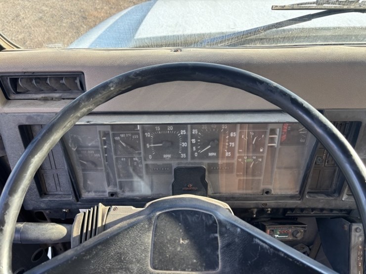 1994-international-4700-image-24