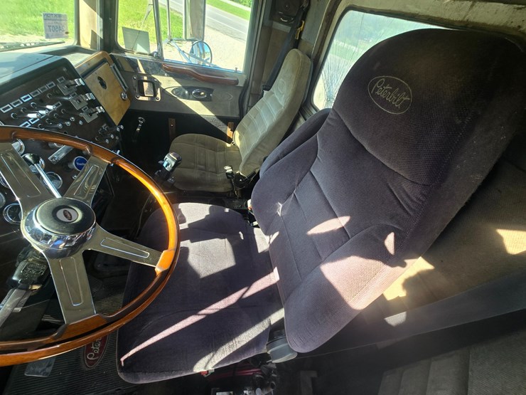 1987-peterbilt-379-image-62