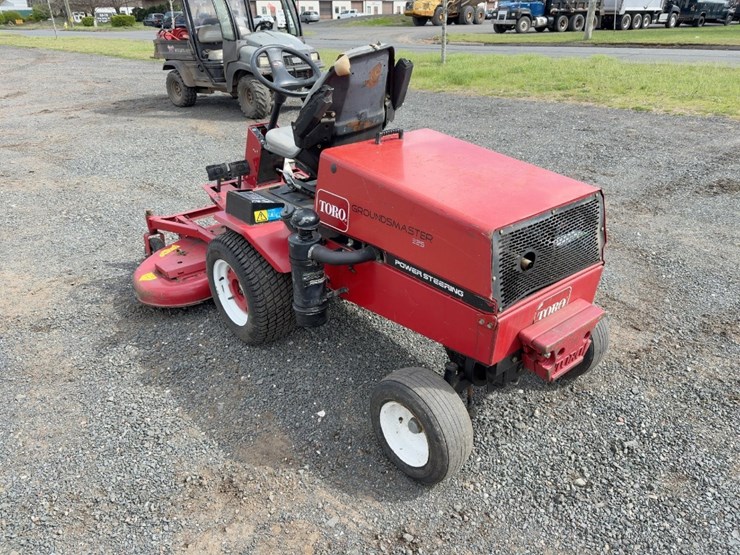toro-groundsmaster-225-image-3