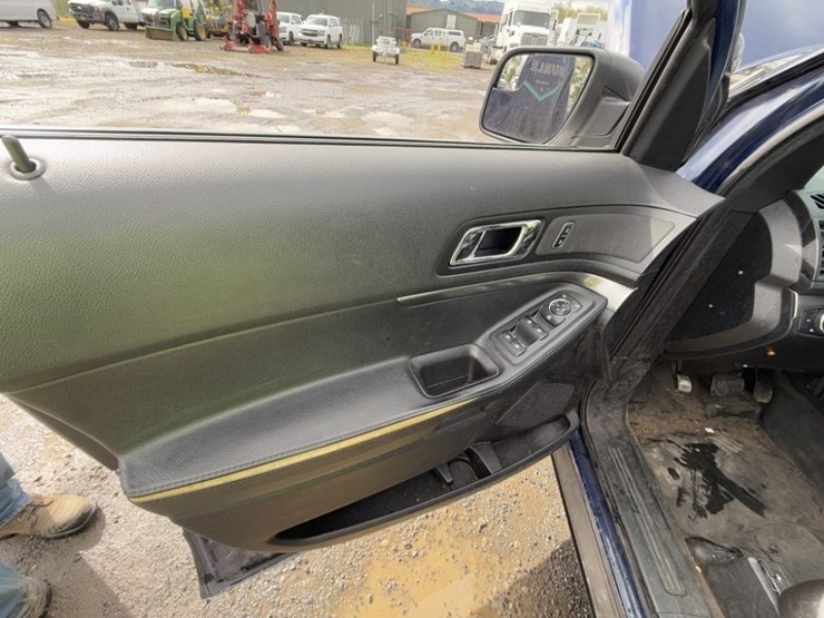 2018-ford-explorer-image-24