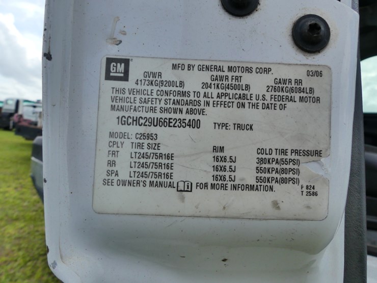 2006-chevrolet-2500hd-image-14