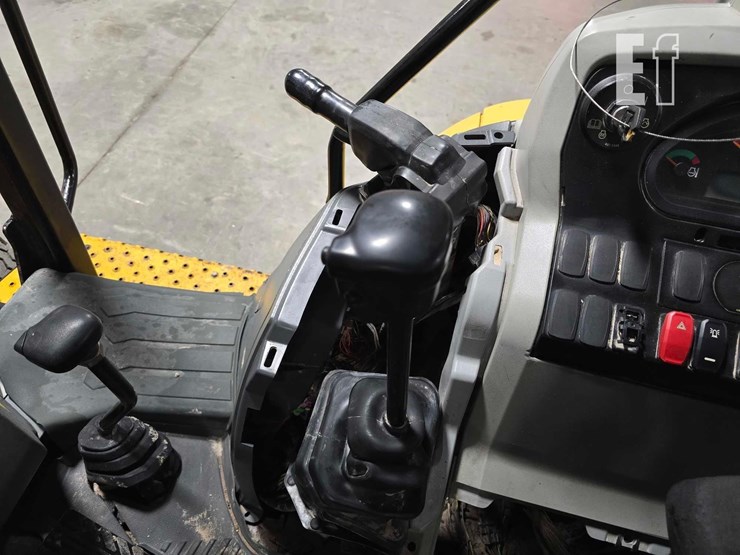 2016-caterpillar-415f2-image-23