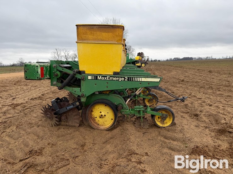 john-deere-7300-image-8