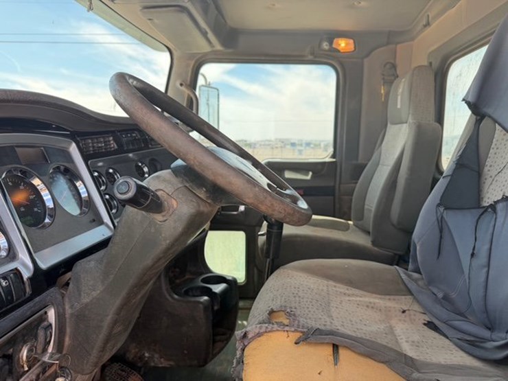 2012-kenworth-t800-image-13