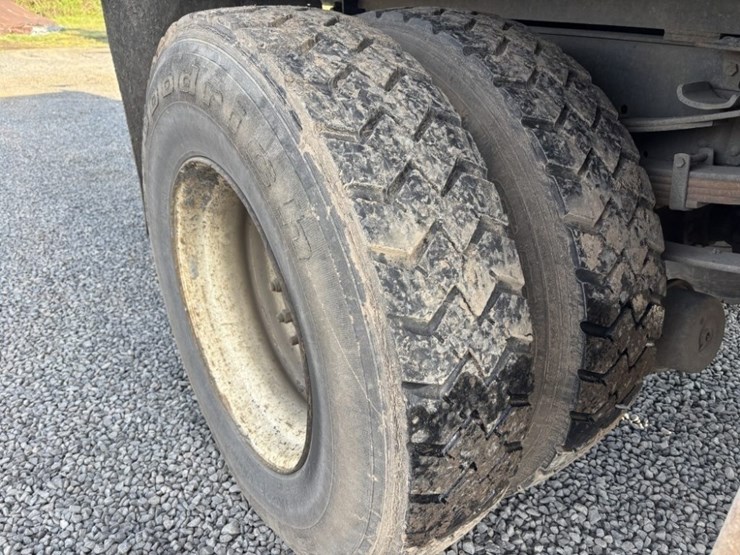 1985-international-4700-image-16