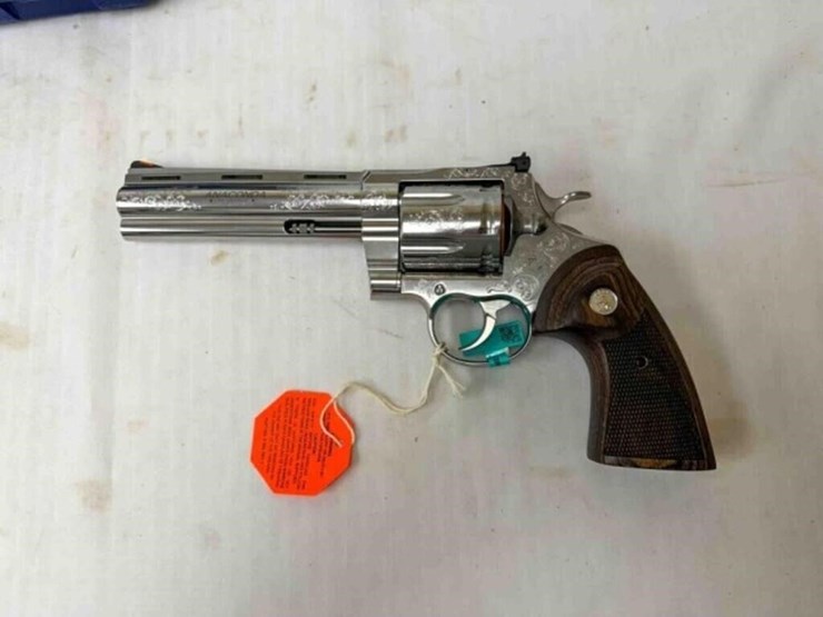 sig-sauer-pistol-image-1