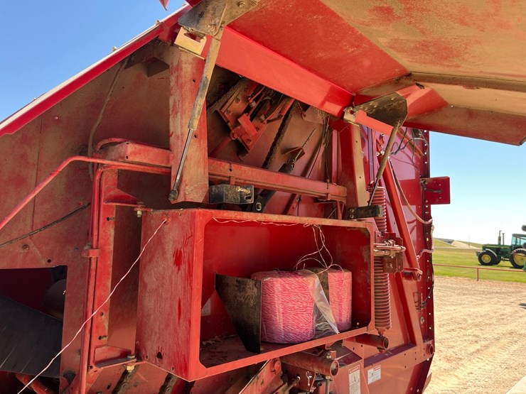 2007-new-holland-br7090-image-16