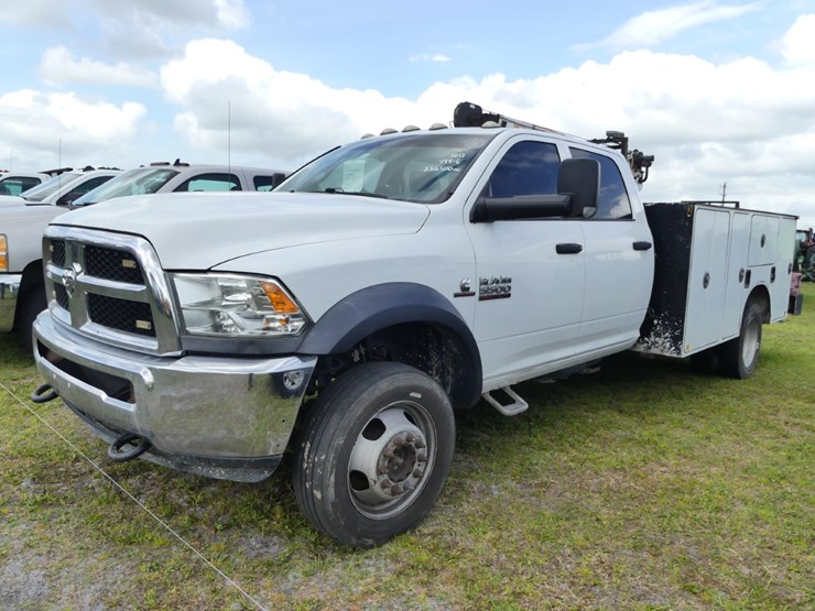 2017-dodge-ram-5500-image-1