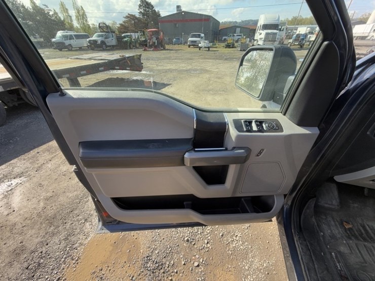 2016-ford-f150-xlt-image-27