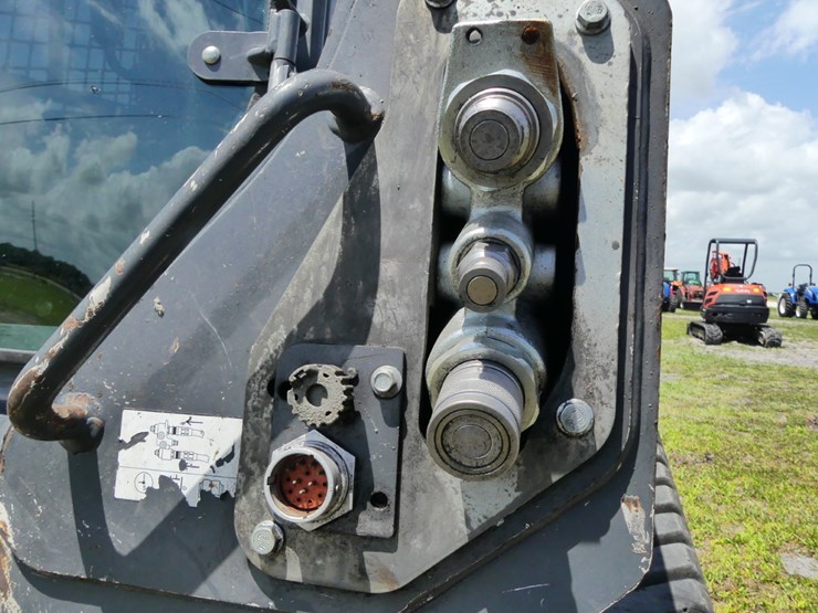 2017-deere-333g-image-11