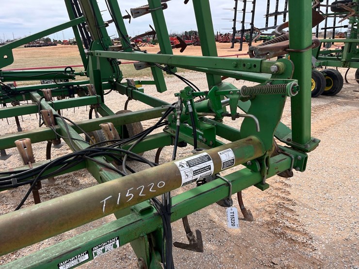 2005-john-deere-2210-image-2