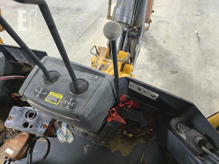 2011-deere-310j-image-28