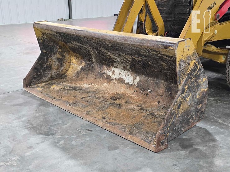 2016-caterpillar-415f2-image-9