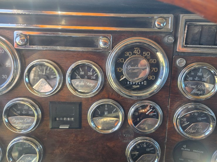 1987-peterbilt-379-image-71