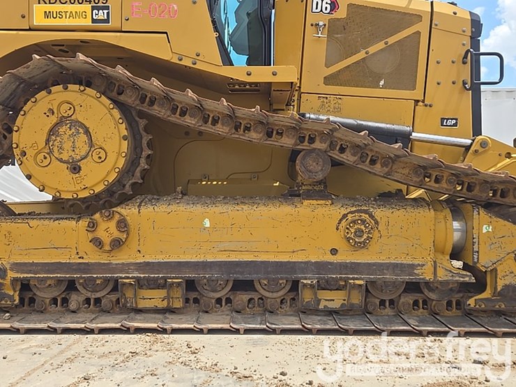2019-caterpillar-d6-lgp-image-17