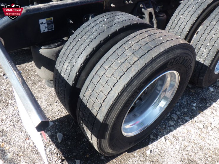 2022-peterbilt-567-image-9