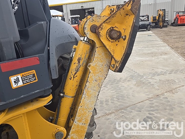 2021-deere-310sl-image-52