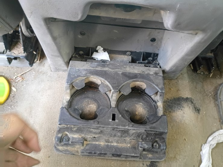 2005-chevrolet-suburban-image-63